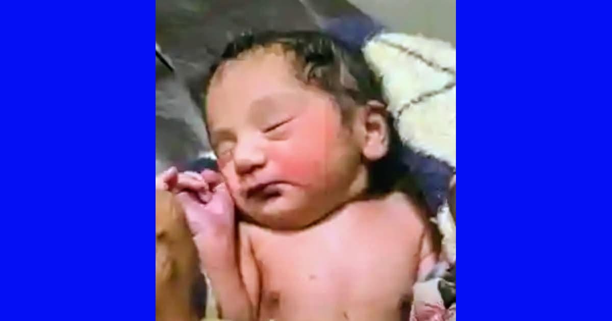 রাস্তায় ফেলে যাওয়া শিশুকে নিরাপদে নিল পুলিশ