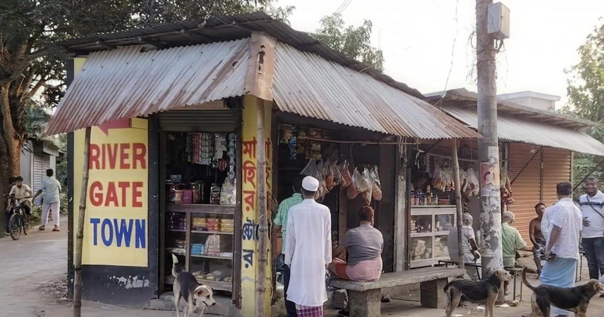 খাস জমির রাস্তায় দোকান নির্মাণ, ভোগান্তিতে হাজারো মানুষ