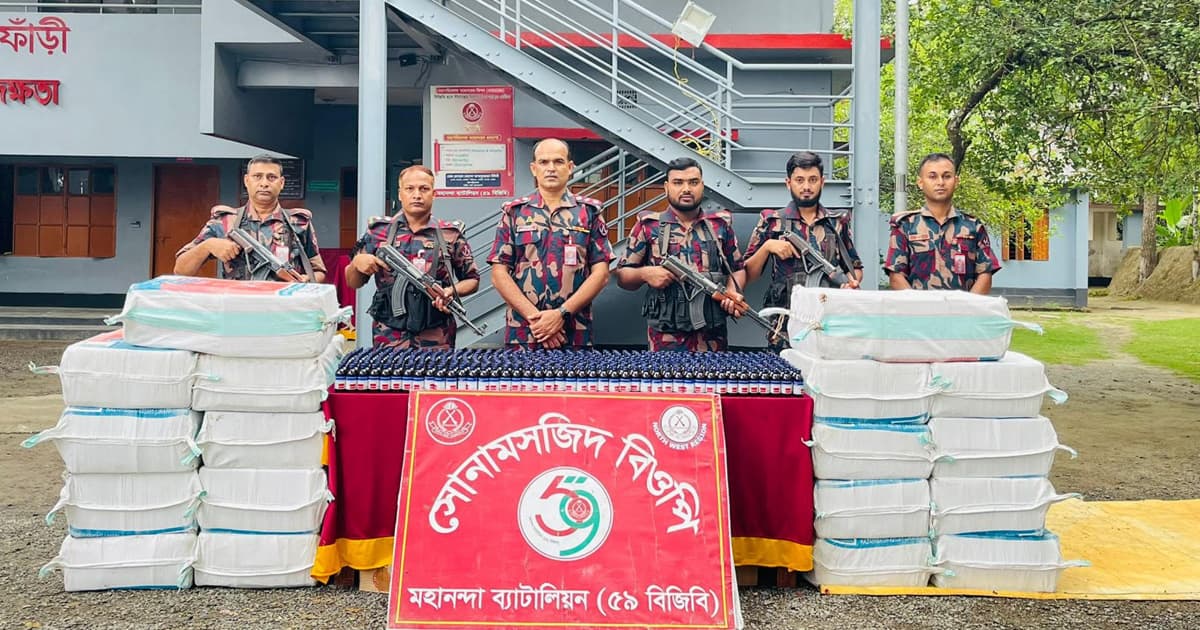 সোনামসজিদে নেশা জাতীয় সিরাপসহ পাথর ভর্তি ভারতীয় ট্রাক জব্দ