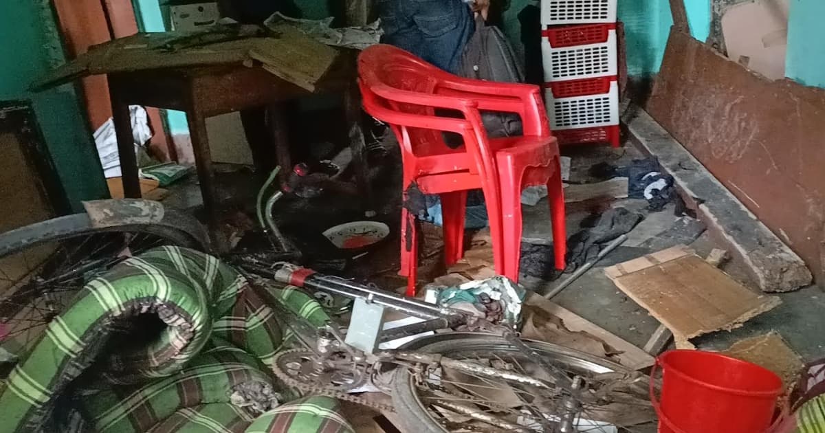 বরিশালে রহস্যজনক বিস্ফোরণে ভবনে ব্যাপক ক্ষতি