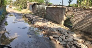 শিবগঞ্জে রাস্তা দখল করে বাড়ি ও সীমানা  নির্মাণ, জনদূর্ভোগে  এলাকাবাসী