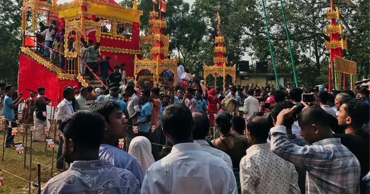 স্বর্গপূরী উৎসবে বিশ্বশান্তি কামনায় প্রার্থনা