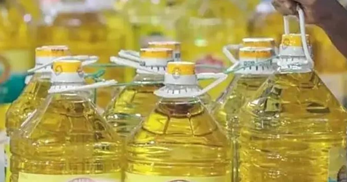 পাঁচ লিটার বোতল উধাও, খোলা তেলেও বাড়তি দাম