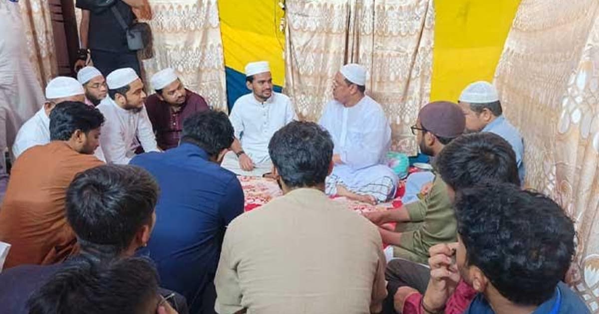 আসিফ মাহমুদের নেতৃত্বে এনসিপি প্রতিনিধিদল চরমোনাই মাহফিলে