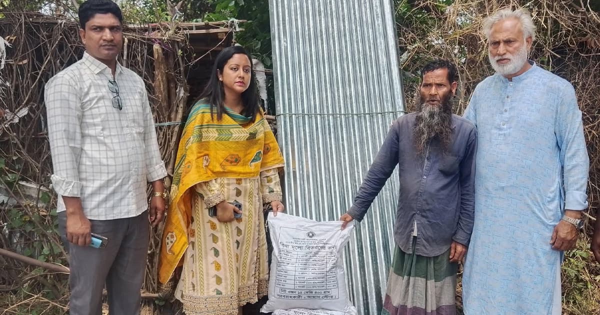 তাড়াশের জীর্ণ টুংঘরে থাকা সেই সাইফুল পেল নতুন ঘর