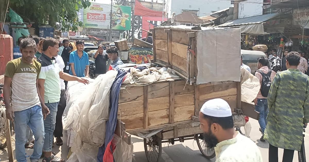 বরিশালে ফুটপাত দখলমুক্তে কঠোর অবস্থানে সিটি করপোরেশন