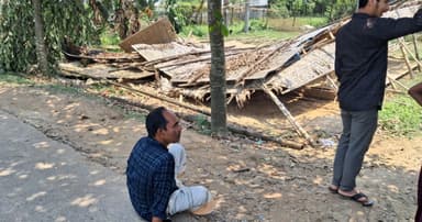 ঝড়ের তাণ্ডবে টিনশেড ঘর ধসে প্রাণ গেল বৃদ্ধের