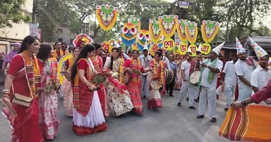 বর্ণাঢ্য আয়োজনে ফরিদপুরে বর্ষবরণ উদযাপন