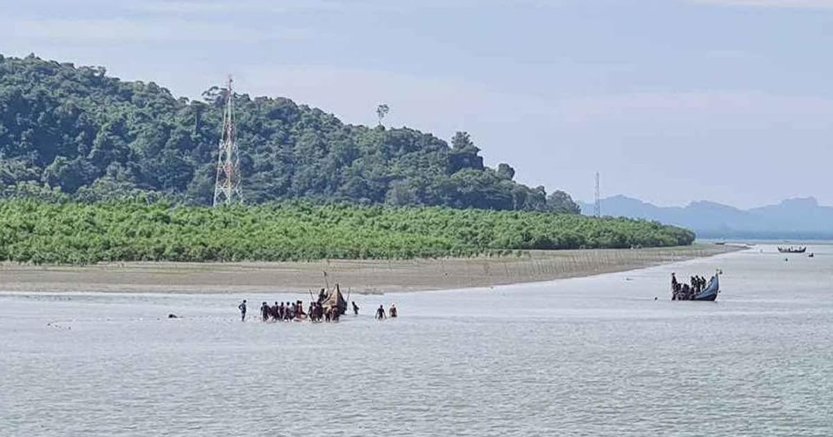 নাফ নদীতে ভাসমান রোহিঙ্গার মরদেহ উদ্ধার