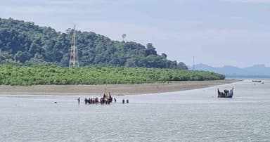 নাফ নদীতে ভাসমান রোহিঙ্গার মরদেহ উদ্ধার