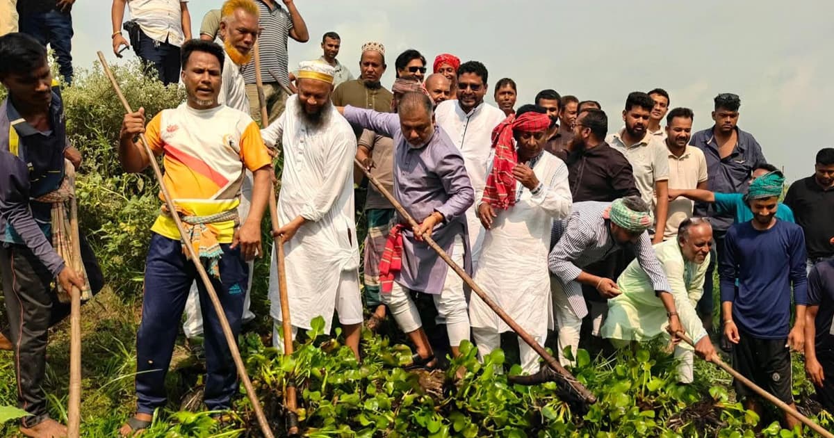 কৃষকের দুর্ভোগ লাঘবে খাল পরিষ্কারে এমপি জিলানী