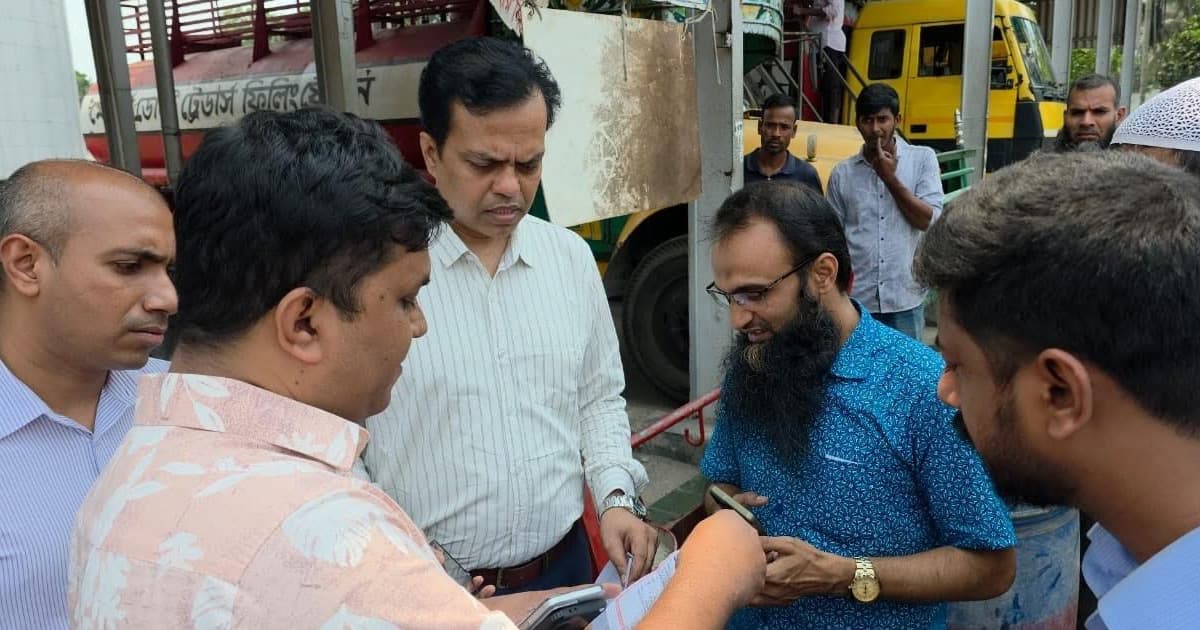 বরিশালে পাম্প ও ডিপোতে জেলা প্রশাসকের কঠোর অভিযান