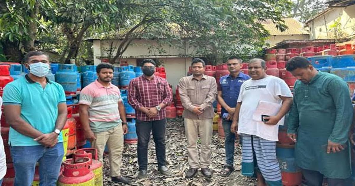 বানারীপাড়ায় অবৈধ গ্যাস সিলিন্ডার মজুদ, ডিলারকে জরিমানা