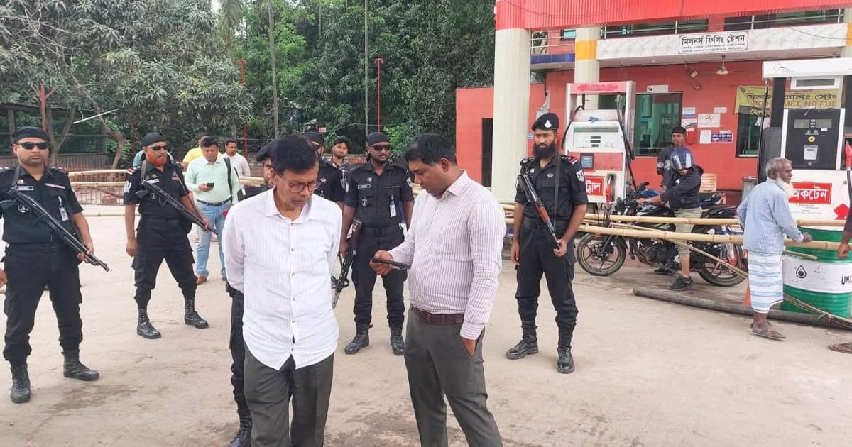 মানিকগঞ্জে তেল পরিমাপে কারচুপি, জরিমানা