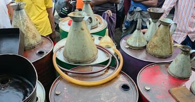 বগুড়ায় মজুত করা ডিজেল জব্দ করে কৃষকদের মাঝে বিতরণ