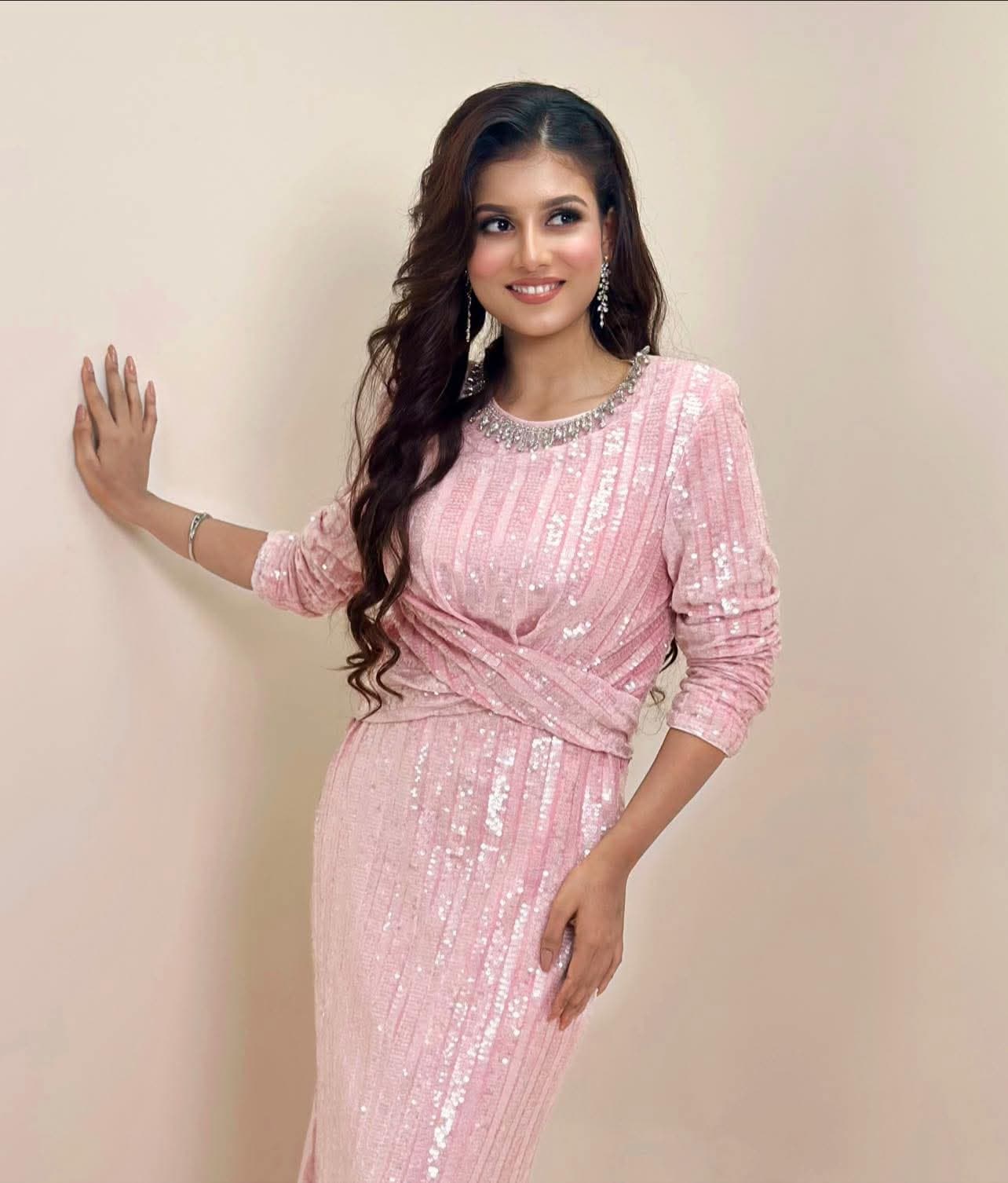 “এই ট্রফি শুধু পুরস্কার নয়, এটি একটি বড় দায়িত্ব। সবার ভালোবাসার মর্যাদা রাখতে চাই।”