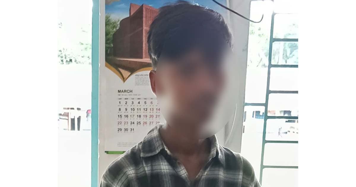 বাউফলে পরীক্ষাকেন্দ্রে কুড়ালসহ শিক্ষার্থী আটক