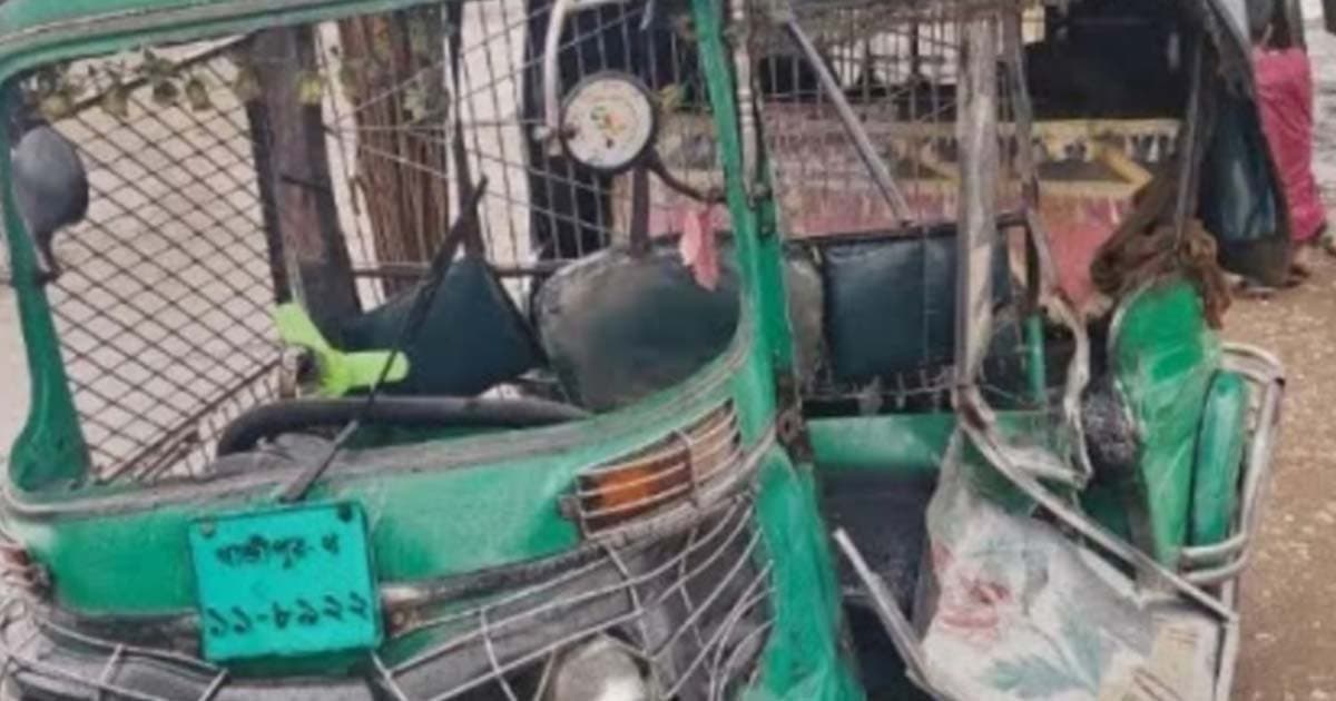 শ্রীপুরে সিএনজি-ট্রাক সংঘর্ষে ৫ এসএসসি পরীক্ষার্থী আহত