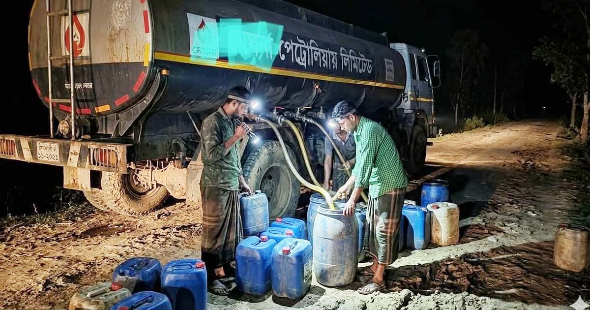 চাঁপাইনবাবগঞ্জে পাচারের সময় জ্বালানি তেল জব্দ