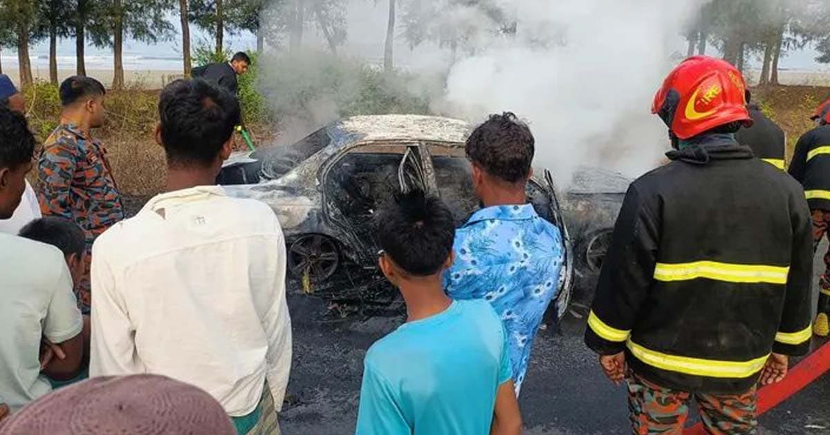 মেরিন ড্রাইভে গাড়িতে আগুন