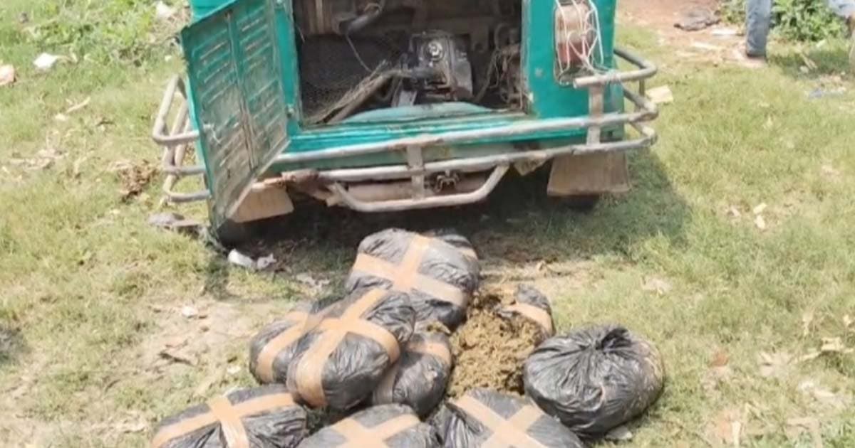 সিএনজিতে আগুন, ইঞ্জিন থেকে ১৯ কেজি গাঁজা উদ্ধার