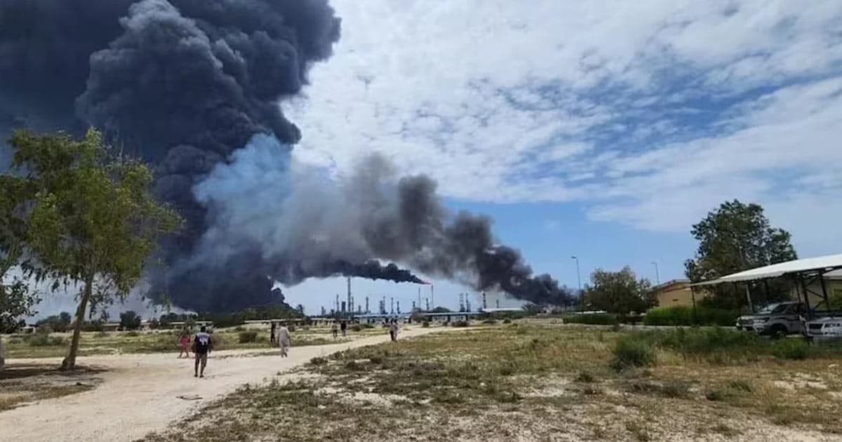 ‘যুদ্ধবিরতি লঙ্ঘন’ করে তেল শোধনাগারে হামলা, ইরানের পাল্টা আঘাত