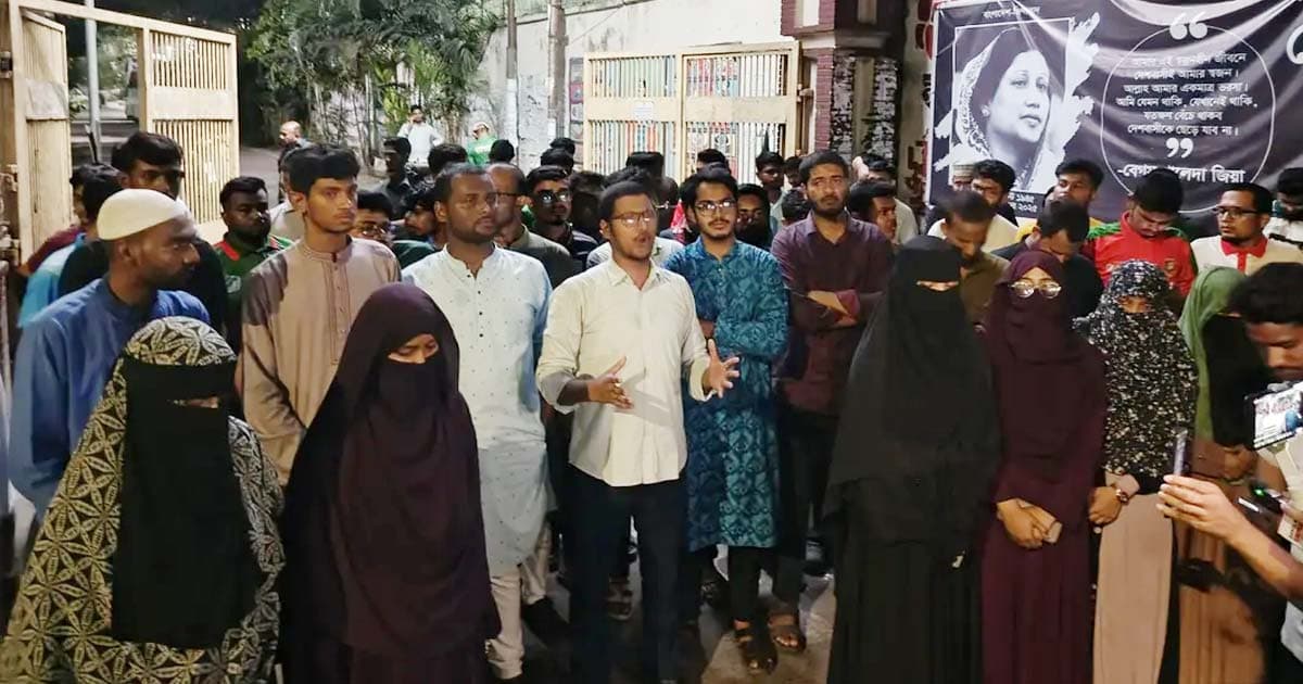 ডাকসু নেতৃবৃন্দের ওপর হামলার প্রতিবাদে জকসুর বিক্ষোভ