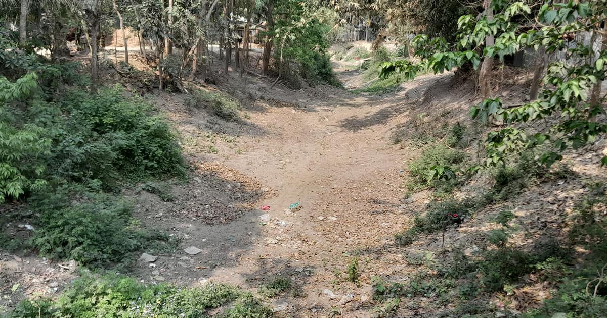 খালকে ‘রাস্তা’ দেখিয়ে অর্থ আত্মসাৎ