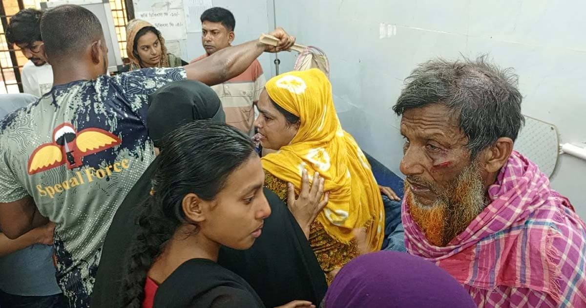 বাকিতে ‘চা’ না দেওয়ায় দুই পক্ষের সংঘর্ষে আহত ১২