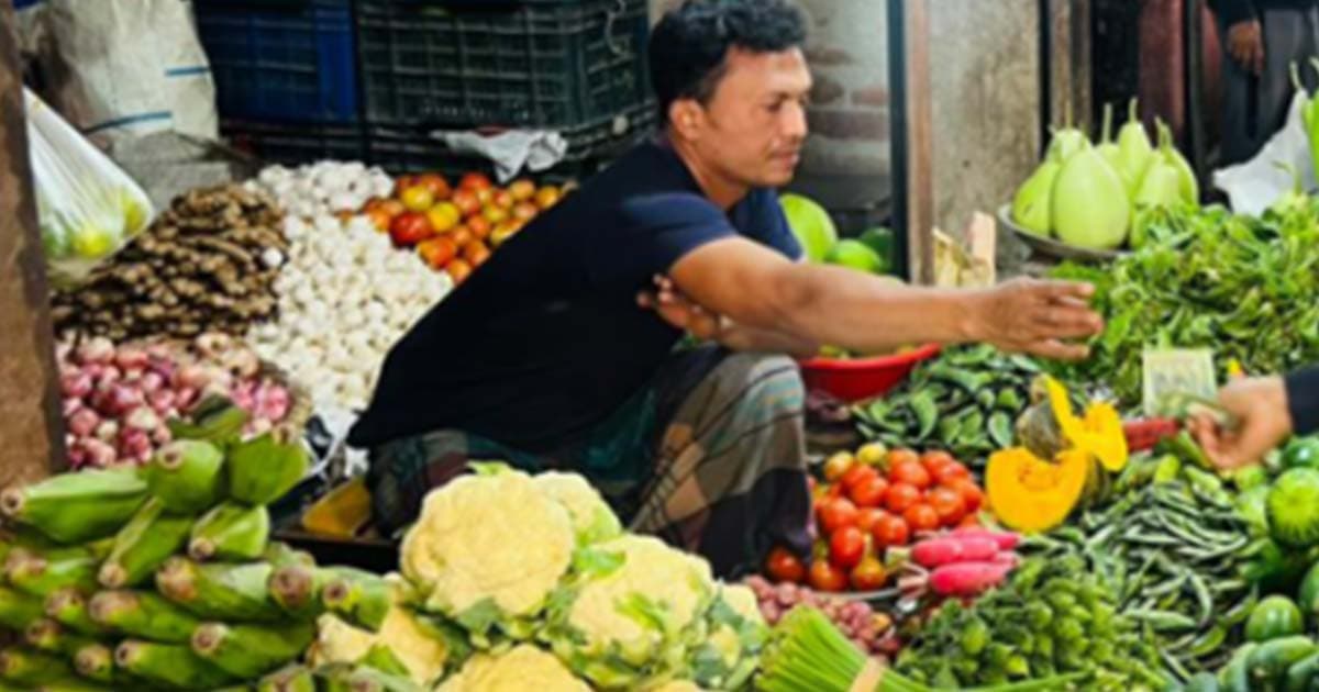 অস্থির কুষ্টিয়ার সবজি বাজার