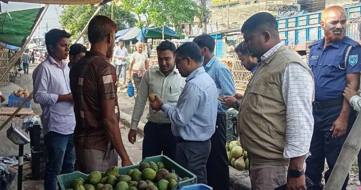 সৈয়দপুরে অপরিপক্ব আম বিক্রি, জরিমানা