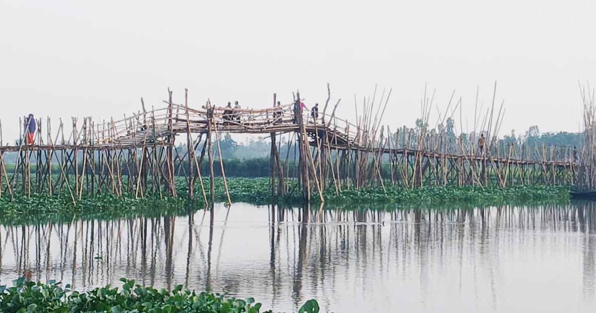 কাঠের সেতু পাকা করার দাবি দুই উপজেলাবাসীর