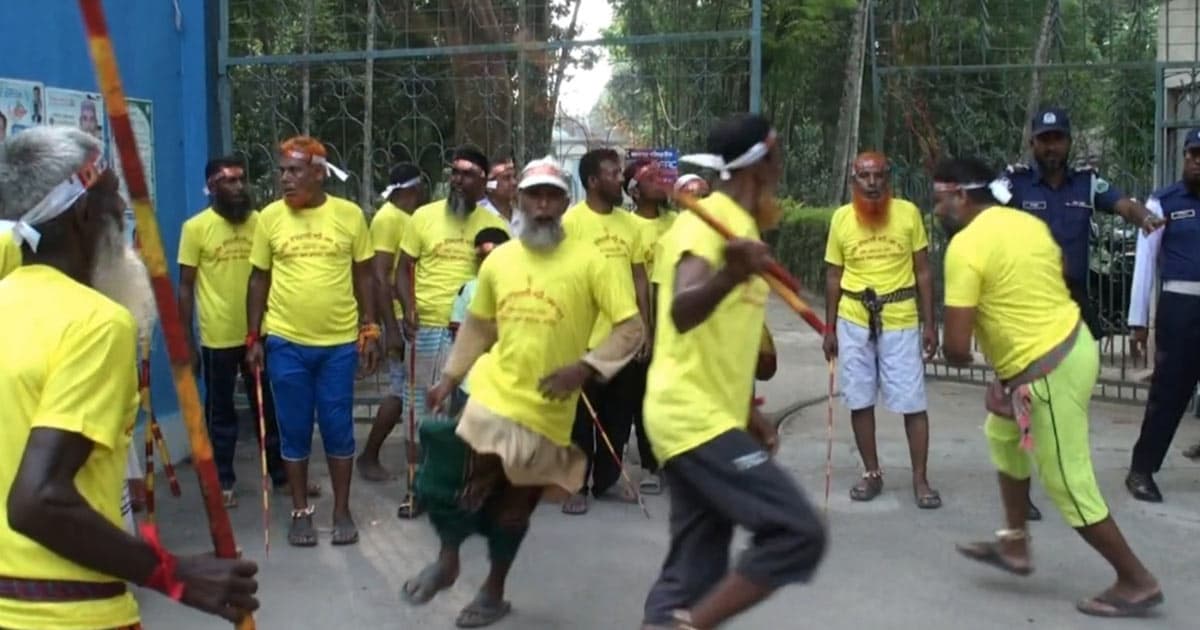 নাটোরে নববর্ষে ঐতিহ্যের ছোঁয়া—লাঠিখেলায় মুগ্ধ দর্শনার্থীরা