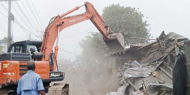 নরসিংদী টু রায়পুরা রোডে অবৈধ স্থাপনা উচ্ছেদ