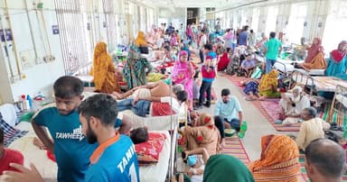 ইন্টার্ন চিকিৎসকদের কর্মবিরতি চরম দুর্ভোগে রোগীরা