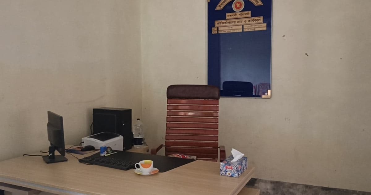 রাঙ্গাবালী হিসাবরক্ষণ অফিস: কর্মকর্তাদের অনুপস্থিতিই যেন নিয়ম