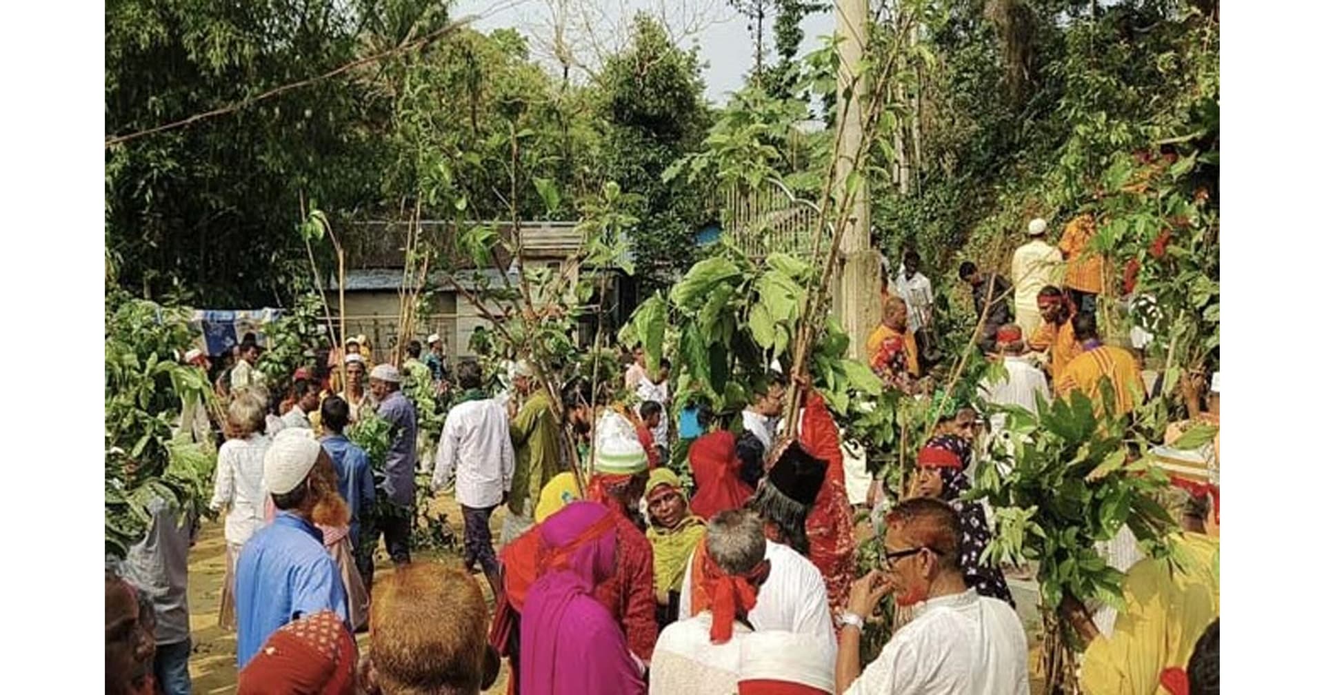 শাহজালালের ‘লাকড়ি তোড়া’ উৎসবে ভক্তদের ঢল