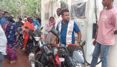 মঠবা‌ড়িয়ায় অ্যাপে তেল বিক্রি