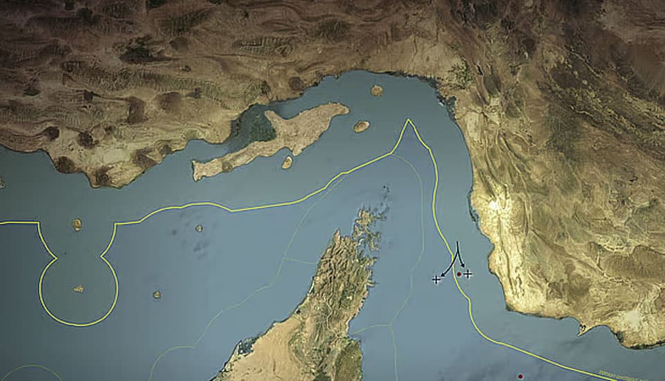 ২৪ ঘণ্টায় যা ঘটল হরমুজ প্রণালি ঘিরে