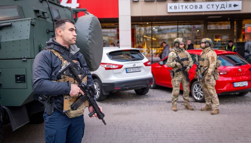 কিয়েভে বন্দুকধারীর হামলা, নিহত অন্তত ৬