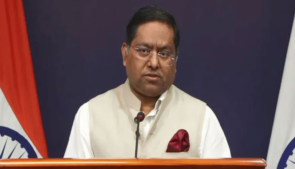 শেখ হাসিনাকে প্রত্যর্পণের অনুরোধ পর্যালোচনা করছে ভারত