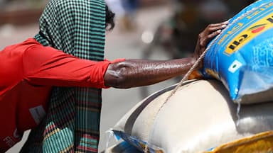 রোদ–তাপের তেজ কমবে, বাড়বে বৃষ্টি