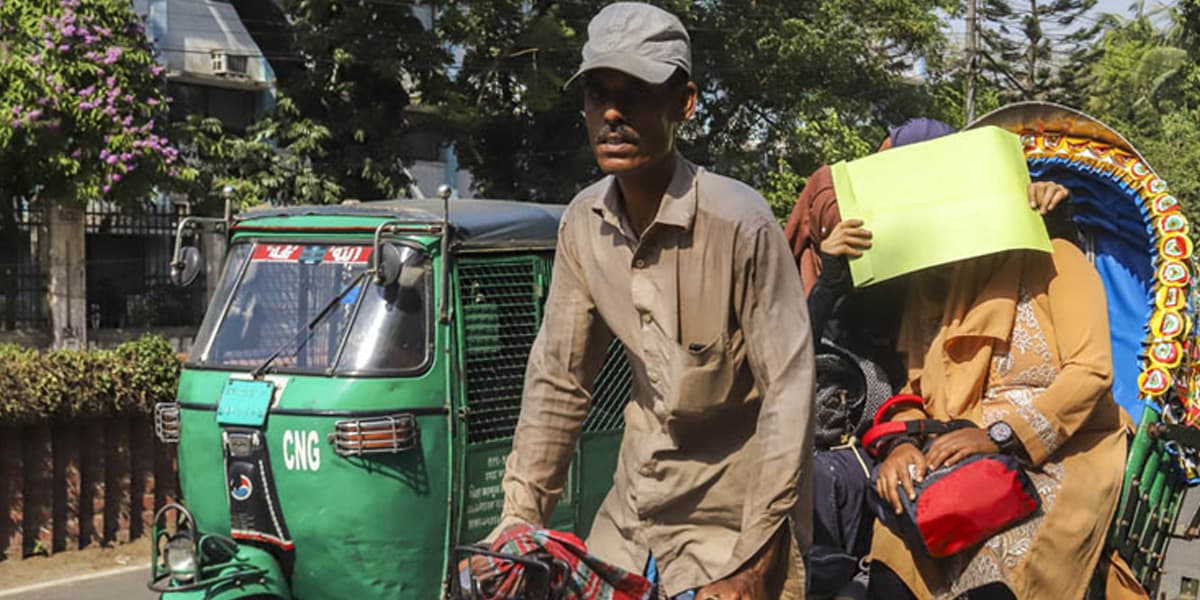 রাজধানীতে বাড়ছে গরম, তাপমাত্রা ছুঁয়েছে ৩৬ ডিগ্রি