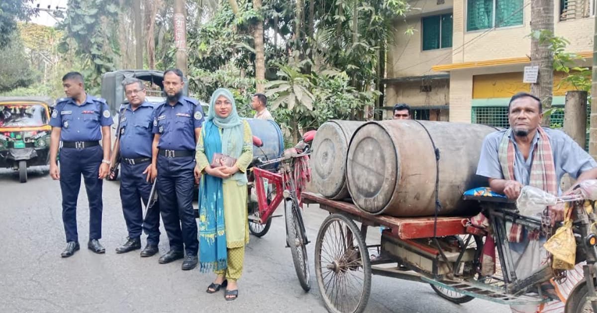বাবুগঞ্জে ৫৮০ লিটার ডিজেল মজুত, ব্যবসায়ীর জরিমানা