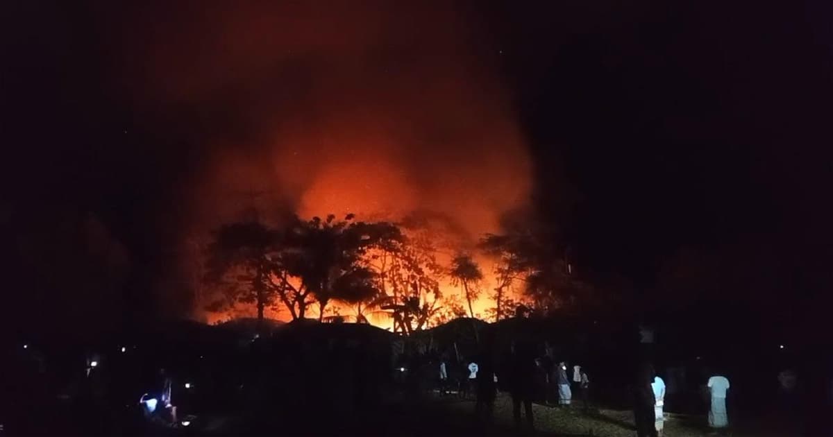 কয়েলের আগুনে ১৪ বসতঘর পুড়ে ছাই