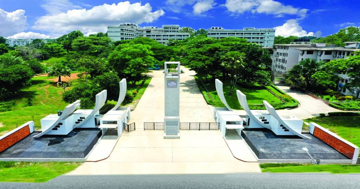 টাকা নিয়ে জব্দ বাস হস্তান্তর, জানে না কুবি প্রশাসন