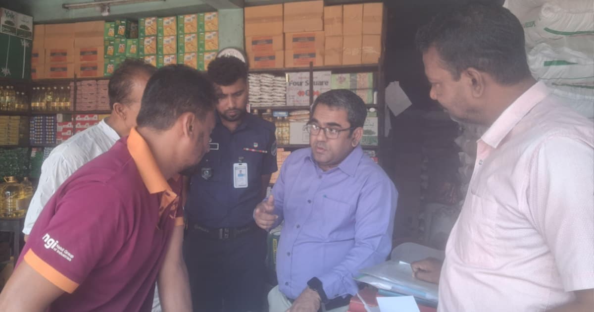 চুয়াডাঙ্গায় ভোজ্যতেল বেশি দামে বিক্রিয় তিনটি প্রতিষ্ঠানকে জরিমানা