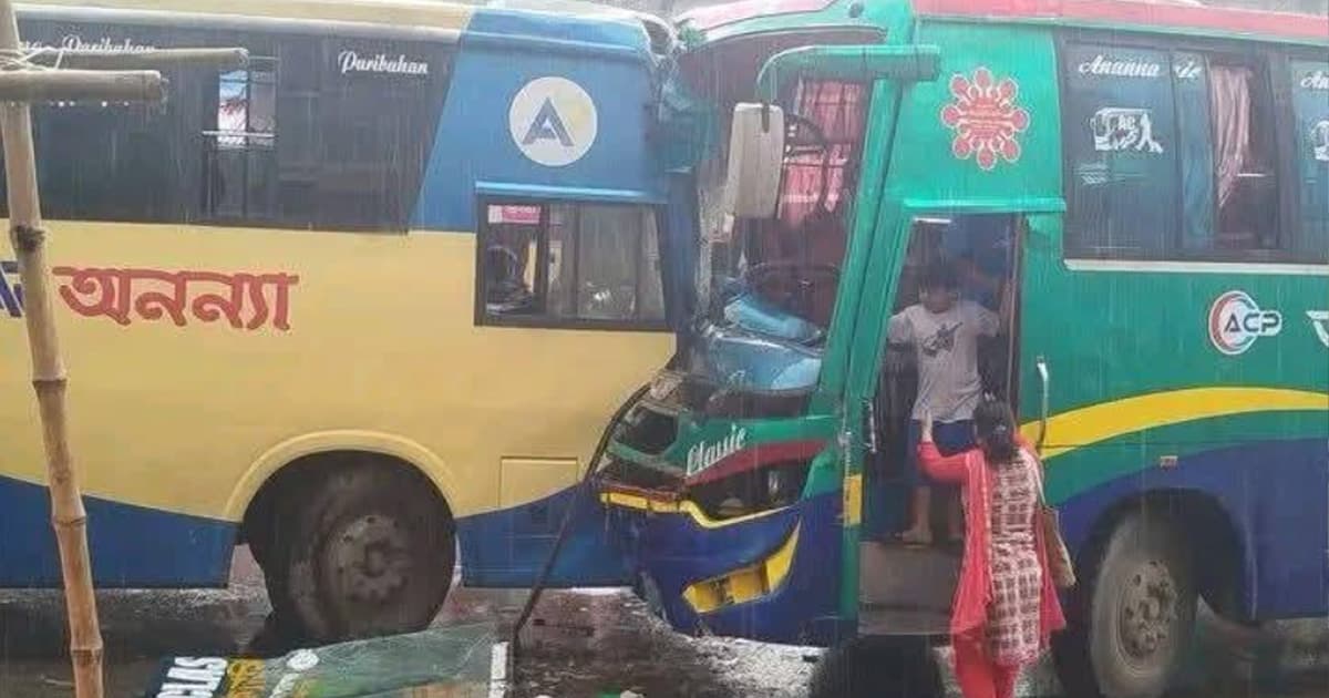 গাজীপুরে দুই বাসের মুখোমুখি সংঘর্ষ, আহত অন্তত ১৫