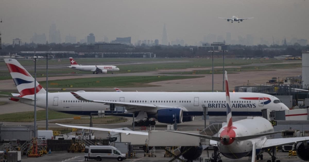 জ্বালানি সংকটে ফ্লাইট বাতিলের আশঙ্কায় ইউরোপ