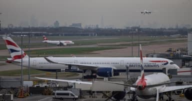 জ্বালানি সংকটে ফ্লাইট বাতিলের আশঙ্কায় ইউরোপ